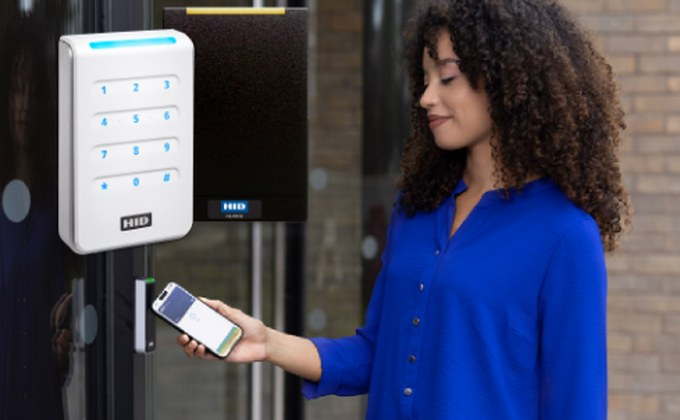 HID mobile access using a smartphone with HID access control readers